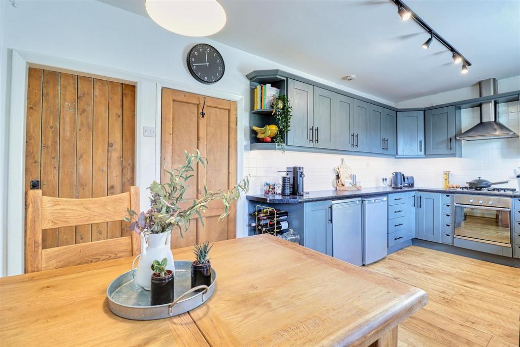 Ashtofts Mount, Guiseley 2 bed terraced house £259,950