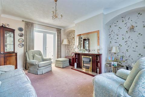11 Moor Lane, Guiseley, Leeds, LS20 9DX