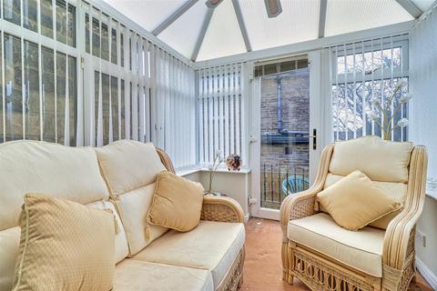 11 Moor Lane, Guiseley, Leeds, LS20 9DX