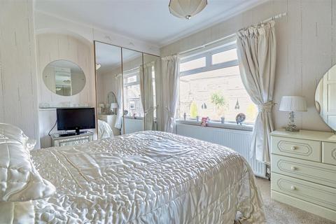 11 Moor Lane, Guiseley, Leeds, LS20 9DX
