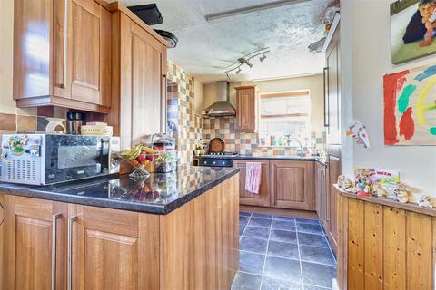 6 Eliot Grove, Guiseley, Leeds, LS20 9BH
