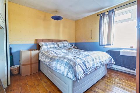 6 Eliot Grove, Guiseley, Leeds, LS20 9BH