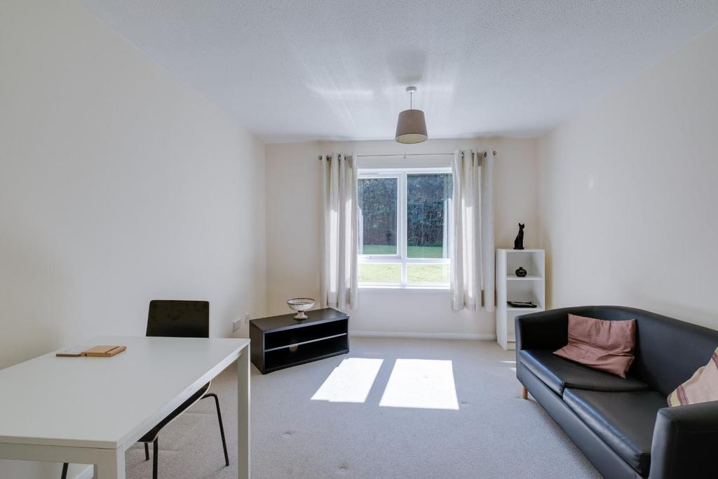2 Goldney Court - 4.jpg