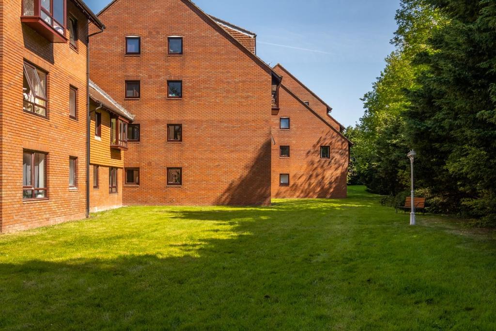 2 Goldney Court - 23.jpg
