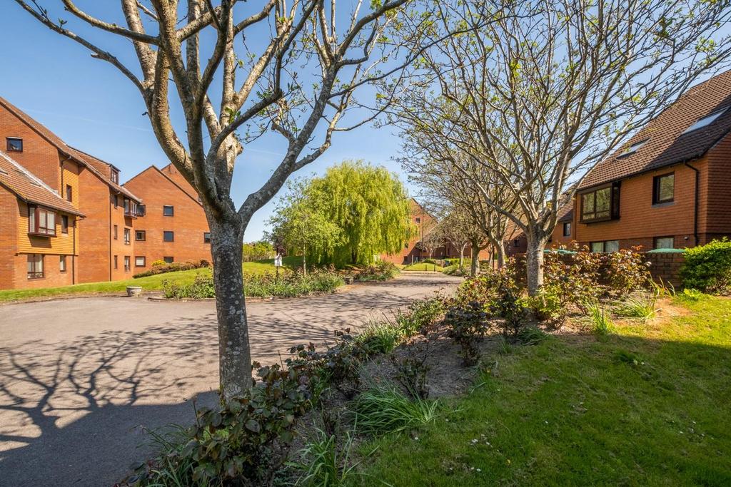 2 Goldney Court - 20.jpg