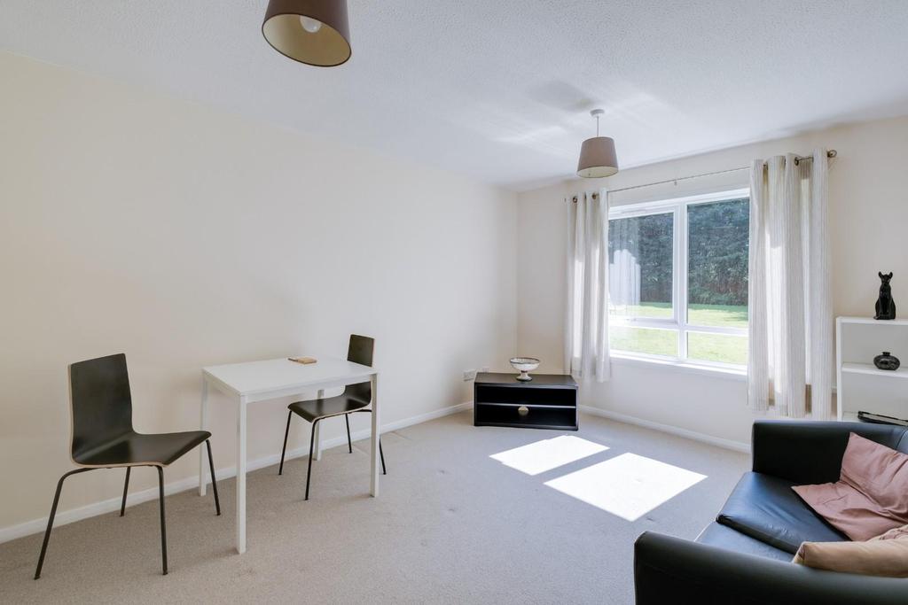2 Goldney Court - 5.jpg