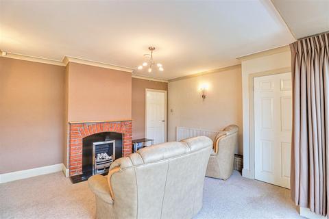 77 Fieldhead Road, Guiseley, Leeds, LS20 8DU