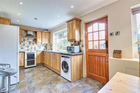 77 Fieldhead Road, Guiseley, Leeds, LS20 8DU