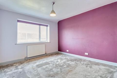 77 Fieldhead Road, Guiseley, Leeds, LS20 8DU