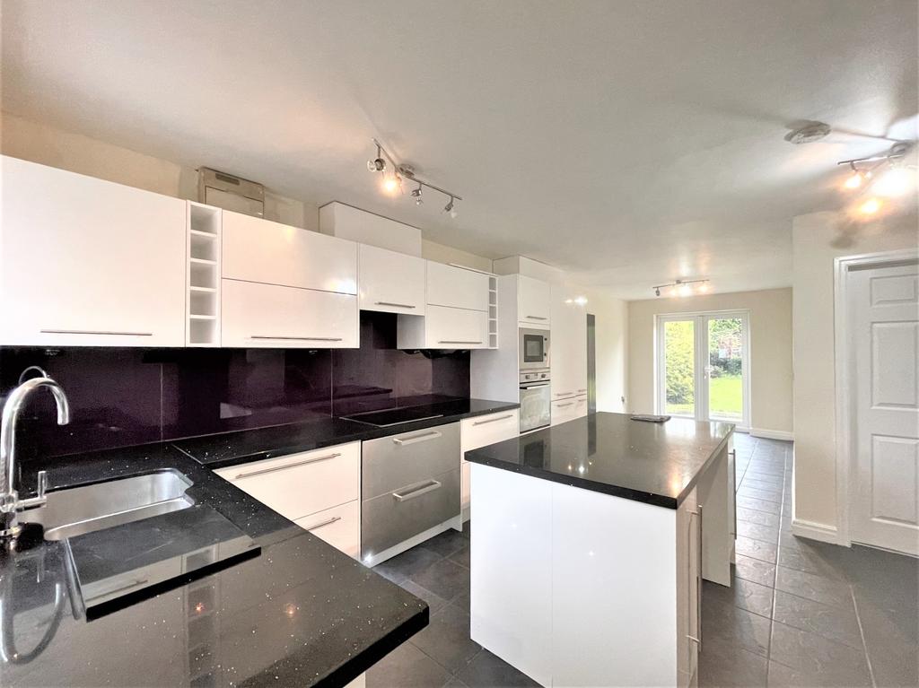 Holme Slack Lane, Preston, PR1 4 bed semidetached house £225,000