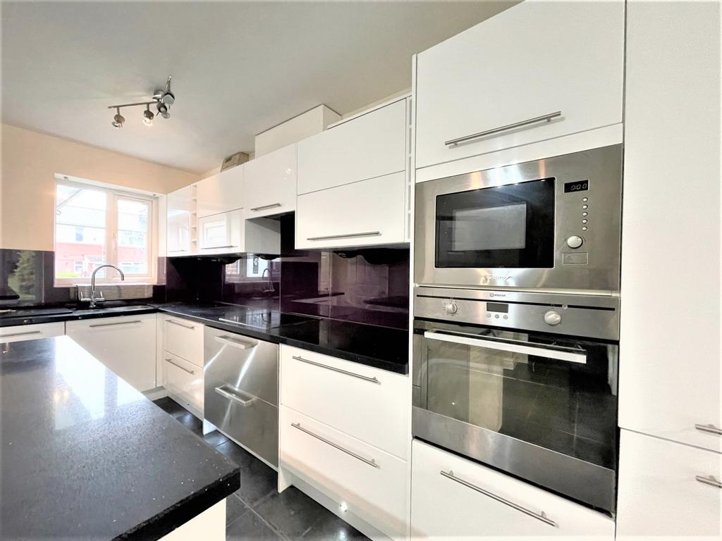 Holme Slack Lane, Preston, PR1 4 bed semidetached house £225,000