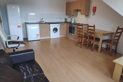 2 bedroom apartment to rent, Grovehill Road, Redhill