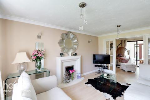 4 bedroom detached house for sale - Derwent Close, Gamston