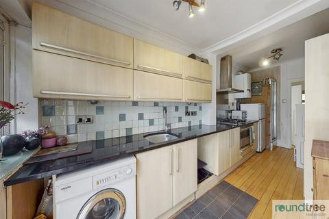 71 Hall Lane, London, NW4 4TJ