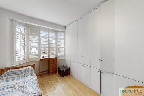 71 Hall Lane, London, NW4 4TJ