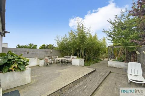 71 Hall Lane, London, NW4 4TJ