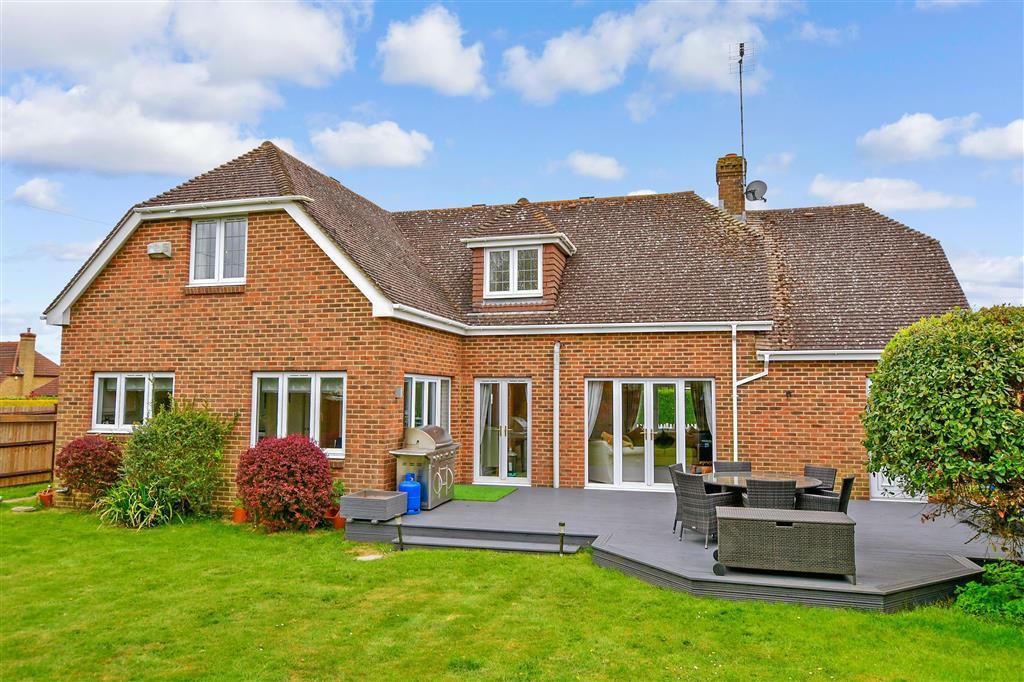Hever Avenue, West Kingsdown, Sevenoaks, Kent 3 bed detached house for
