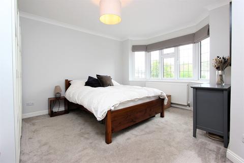 4 Lackford Road, Chipstead, Coulsdon, CR5 3TA