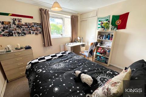 4 bedroom flat to rent - St. James's Road, Southsea