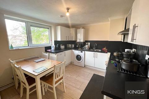 4 bedroom flat to rent, St. James's Road, Southsea