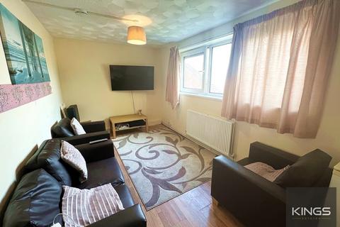 4 bedroom flat to rent, St. James's Road, Southsea