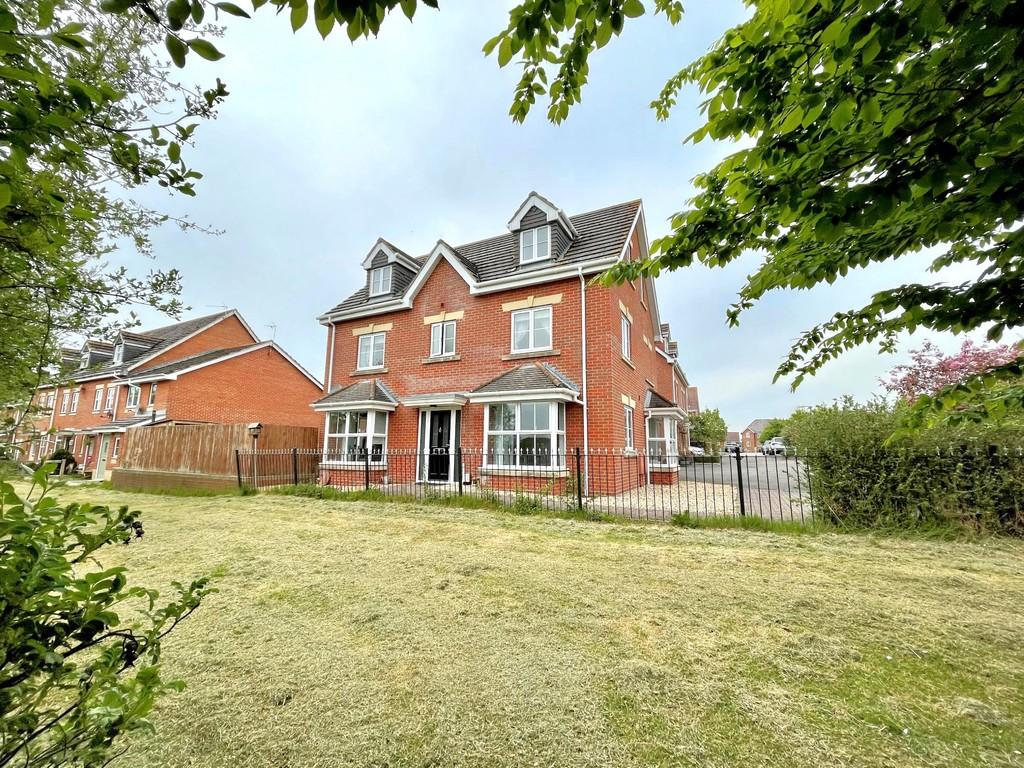 Kingswood Close, Whiteley 5 bed detached house £650,000