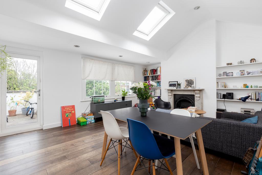 Highbury Place, LONDON, N5 2 bed flat £950,000
