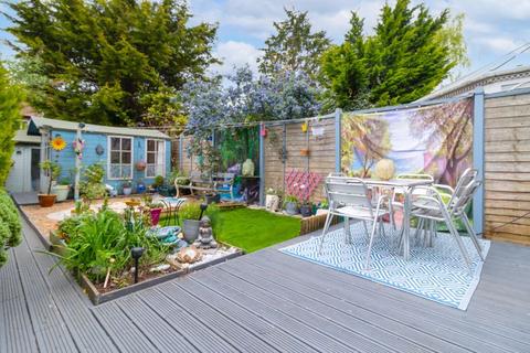 10 Glebe Road, Warlingham, CR6 9NJ