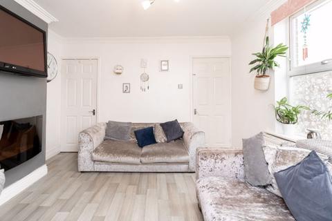 10 Glebe Road, Warlingham, CR6 9NJ