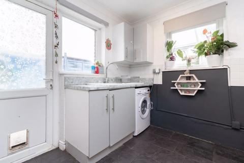 10 Glebe Road, Warlingham, CR6 9NJ