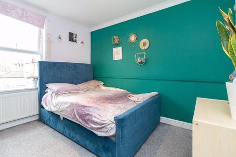10 Glebe Road, Warlingham, CR6 9NJ