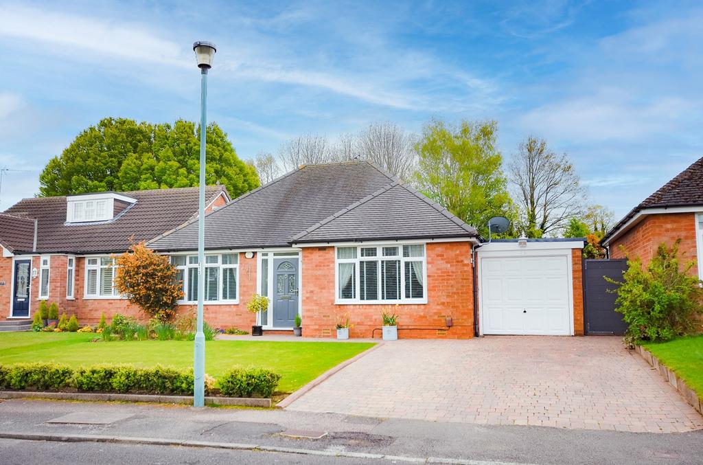 Furnivall Crescent, Lichfield, WS13 2 bed detached bungalow £375,000