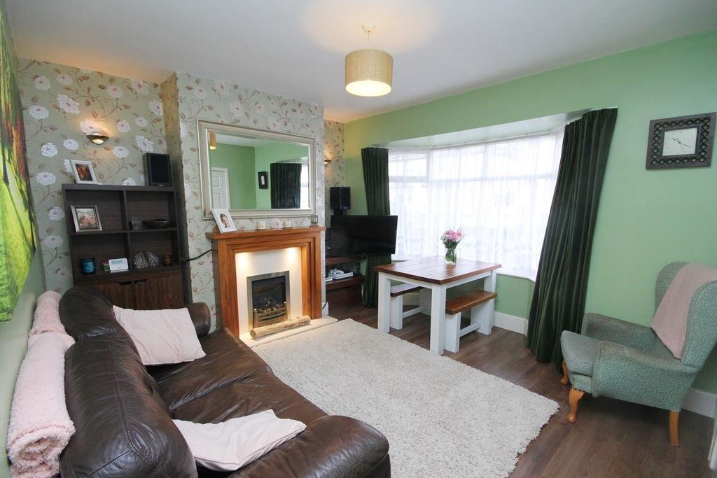 Oak Avenue, NewtonleWillows, WA12 3 bed terraced house £160,000