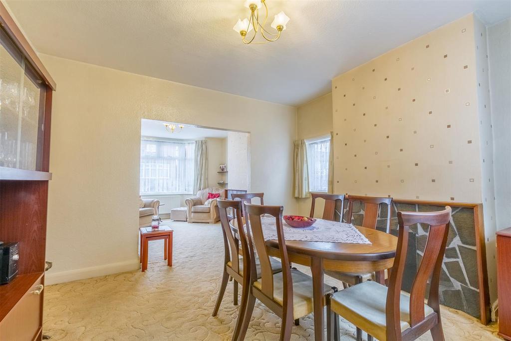 Dining Room (4)-HDR copy.jpg