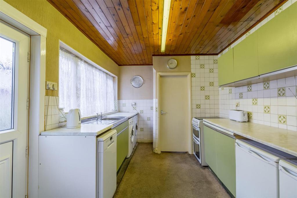 Kitchen (1)-HDR copy.jpg