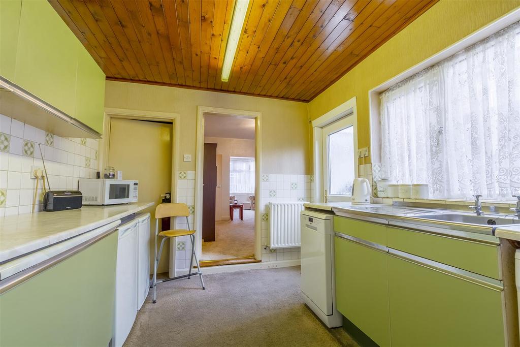 Kitchen (4)-HDR copy.jpg