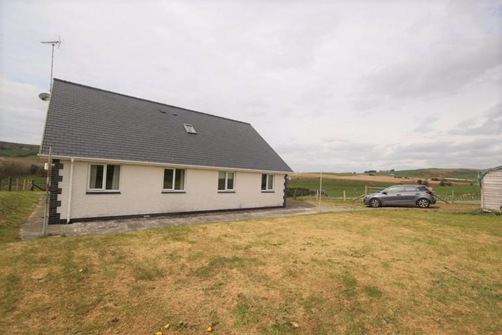 Ffair Rhos 5 Bed House £795pcm 5 bed house £795 pcm (£183 pw)