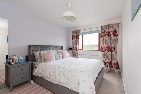 107 Farriers Road, Epsom, KT17 1LR
