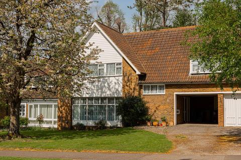 11 The Ridings, Epsom, KT18 5JQ