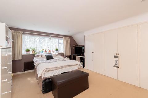 11 The Ridings, Epsom, KT18 5JQ