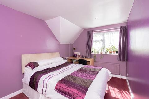 11 The Ridings, Epsom, KT18 5JQ
