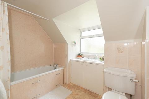 11 The Ridings, Epsom, KT18 5JQ