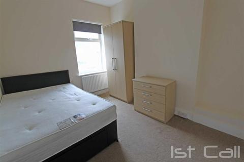 1 bedroom in a house share to rent - St Anns Road, Southend On Sea