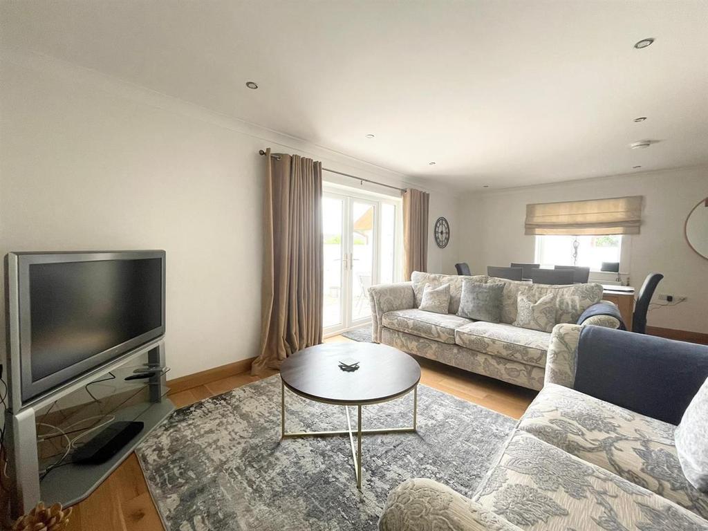 Valley Road, Saundersfoot 3 bed detached bungalow £375,000
