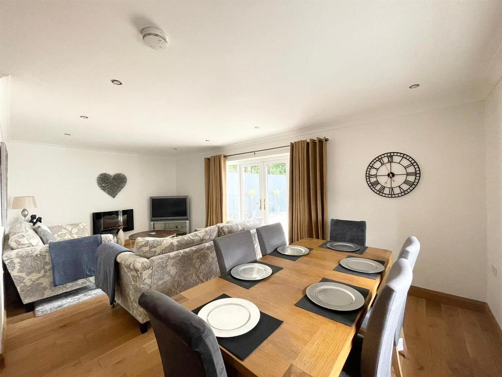Living dining