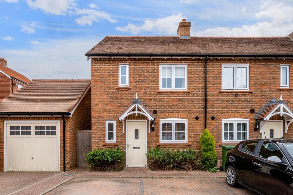 Hayton Crescent, Tadworth 2 bed end of terrace house £425,000