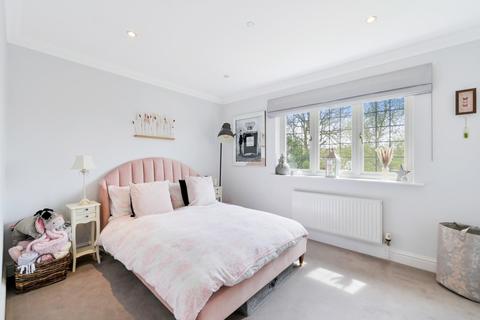 1 Walnut Grove, Banstead, SM7 1PJ