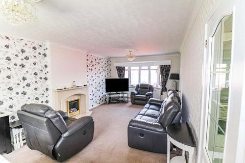 3 bedroom detached house for sale - Silver Birch Avenue, Bedworth