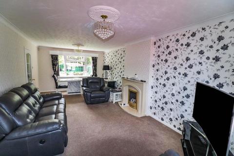 3 bedroom detached house for sale - Silver Birch Avenue, Bedworth