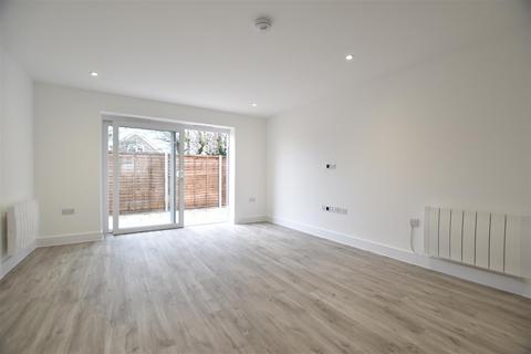 1 bedroom apartment to rent, Brighton Road, Salfords, Redhill